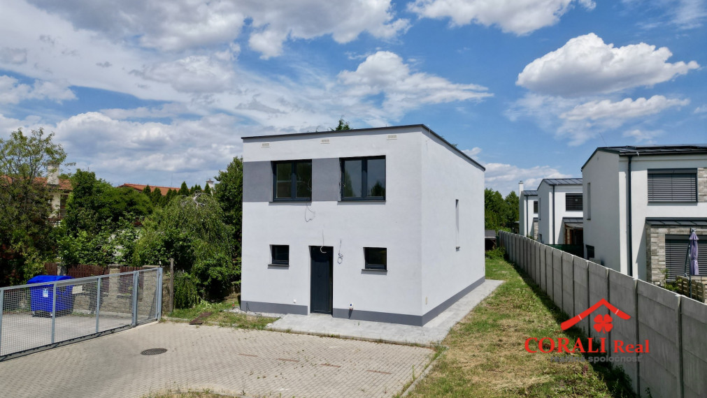 Predaj skolaudovaného 5 izbového domu v štandarde, Dunajská Lužná