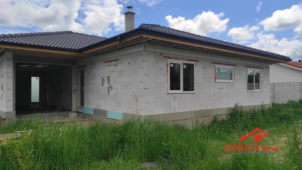 Predaj 4i bungalov s garážou, holodom, pozemok 509 m2, Ivanka pri Dunaji