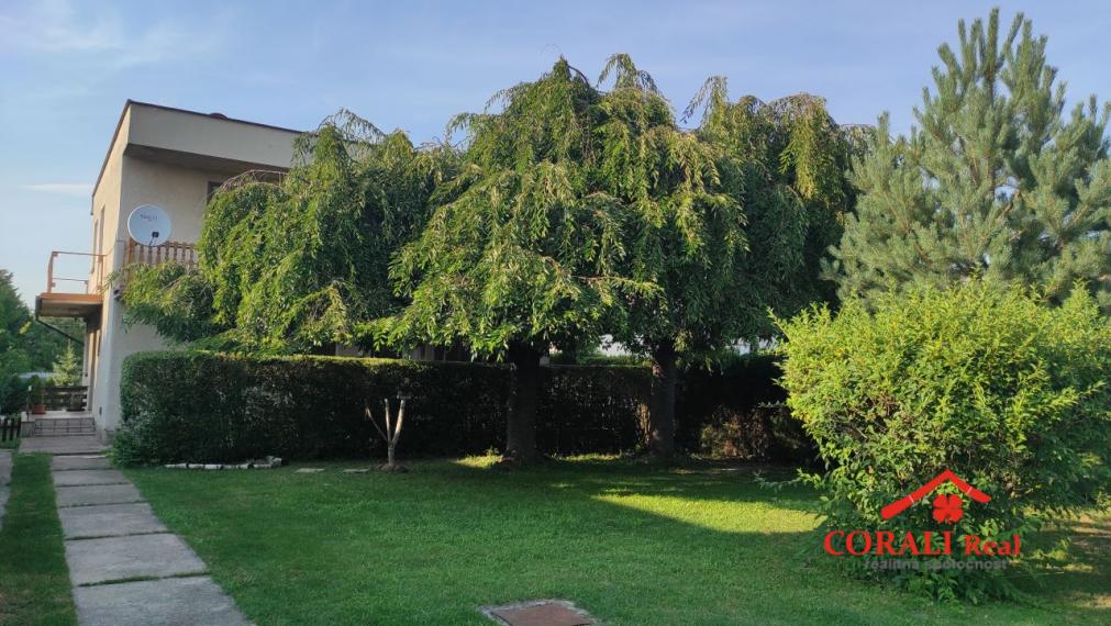Predaj 5 izbový dom + 1 izbový  domček, pozemok 1437 m2, Ivanka pri Dunaji