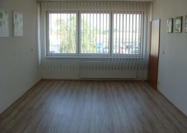 PRENÁJOM Kancelária 25 m2 - Trnava, Priemyselná ul. - CORALIREAL