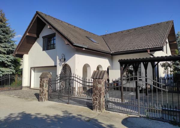 Predaj 8 izbový RD, dvojgeneračný, pozemok 10 á, Ivanka pri Dunaji