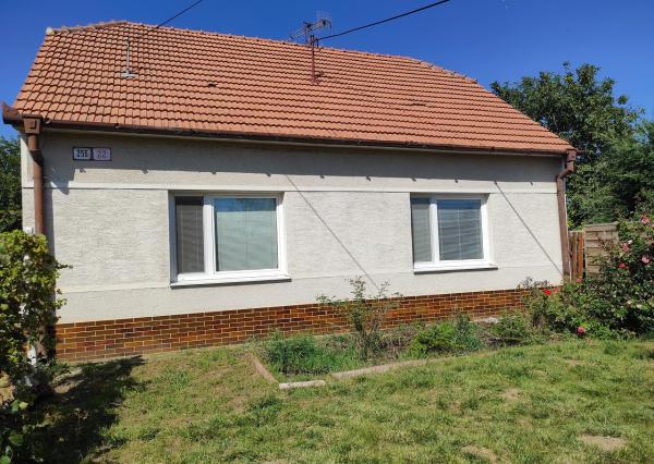 Predaj starší 4i RD, pozemok 558 m2 + prístupová cesta, Blatné