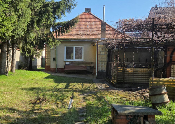 PREDAJ 3i RD, pozemok 702 m2, Ivanka pri Dunaji
